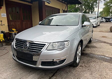 VW Passat Volkswagen Lim. Highline 4Motion / SERVICE NEU / AHK