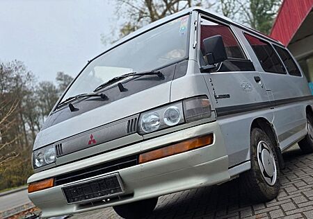Mitsubishi L300 2.4 Luxus Bus Crystal-Lite-Roof
