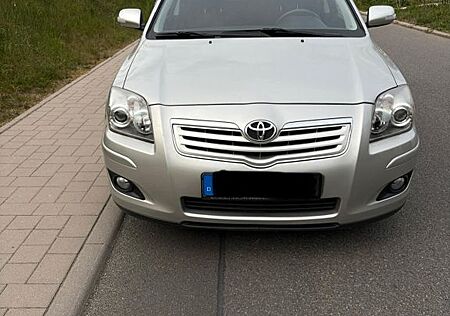 Toyota Avensis 1,8-l-VVT-i Team Team