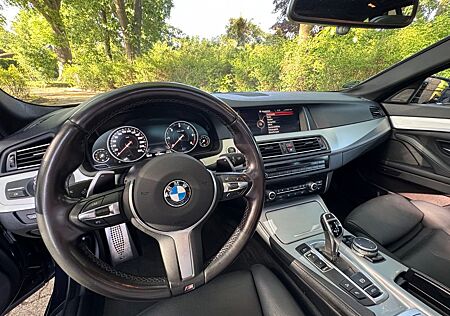 BMW 530d xDrive M Paket Touring STHZ HUD HK AHK PANO