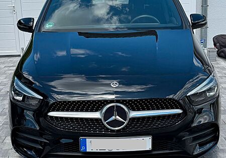 Mercedes-Benz B 180 AMG Line/AHK/Pano/Unfallfrei