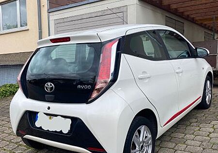 Toyota Aygo (X) Aygo (X) 1,0-l-VVT-i x-play touch x-play touch