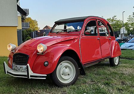 Citroën 2 CV 6 Club Katalysator & verzinkter Rahmen