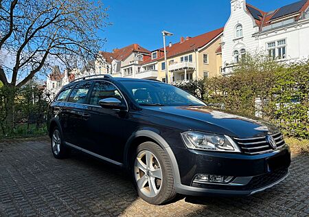 VW Passat Alltrack Volkswagen 2.0 TDI DSG 4MOT neuer Motor