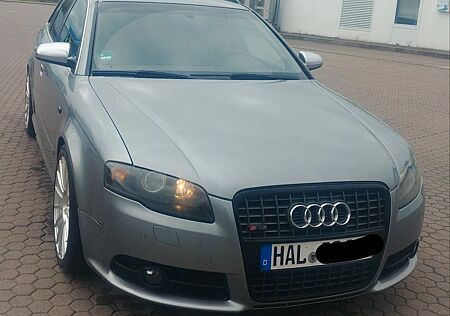 Audi A4 S-Line mit Recaro, RNSE, Bi-Xenon + Kurvenlicht