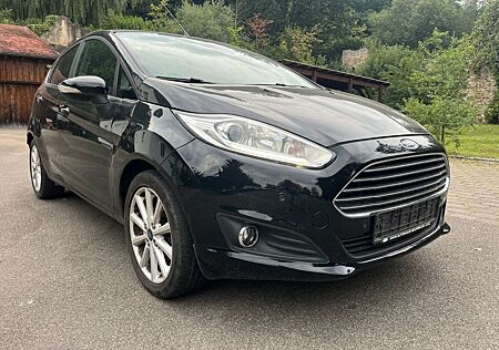 Ford Fiesta Titanium / Klimaautom. / PDC / Euro 6