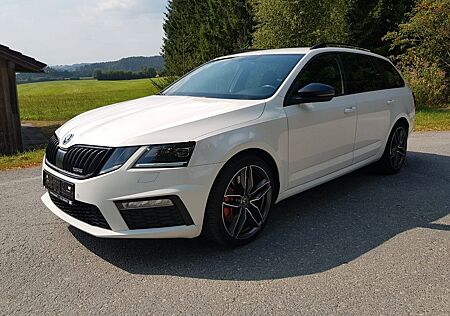 Skoda Octavia Combi RS AHK,LED,CANTON,STANDHEIZUNG