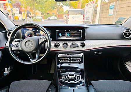 Mercedes-Benz E 220 d 4MATIC T Autom. -