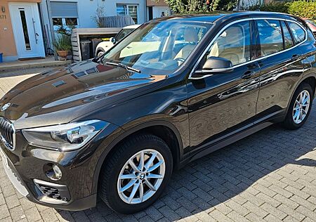 BMW X1 xDrive20d - Panoramadach, Allrad, Leder