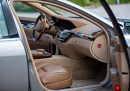Mercedes-Benz S 500 4matic -Top gepflegt