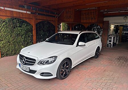 Mercedes-Benz E 250 BlueTEC 4MATIC T AVANTGARDE Autom. AVA...