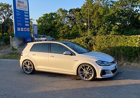 VW Golf Volkswagen 7.5 GTD Pano Sitzhz Standhz CarPlay Kamera