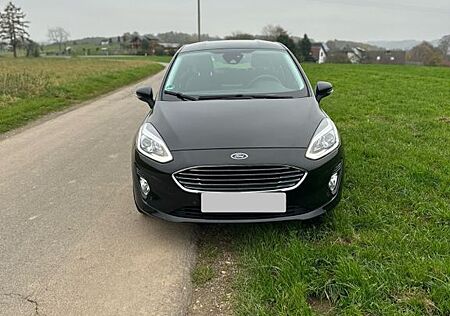 Ford Fiesta Titanium-Scheckheftgepfl. - 8fach bereift