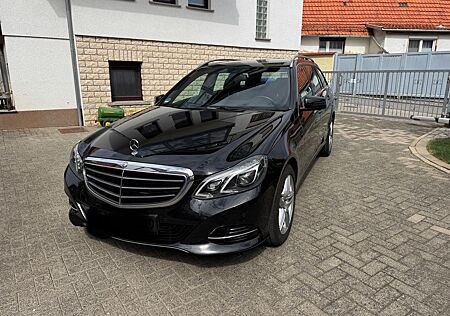 Mercedes-Benz E 220 BlueTEC 4MATIC T AVANTGARDE Autom. AVA...
