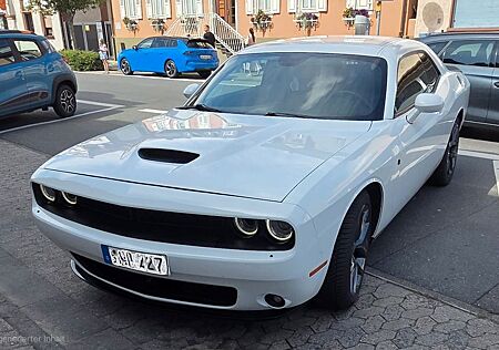 Dodge Challenger 5.7 HEMI V8 American Muscle