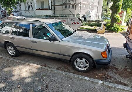 Mercedes-Benz E 230 W124 / TE Kombi / Automatik / Schiebedach