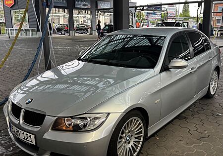 BMW 320i -