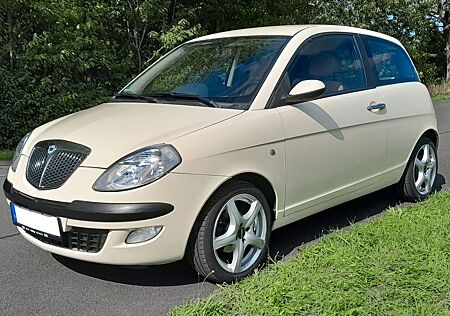 Lancia Ypsilon 1.4 16v Oro Sondermodell
