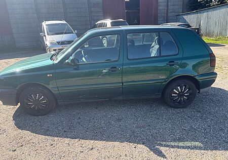 VW Golf Volkswagen 1.8 Auto Standard