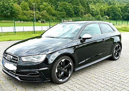 Audi S3 2.0 TFSI S tronic quattro -