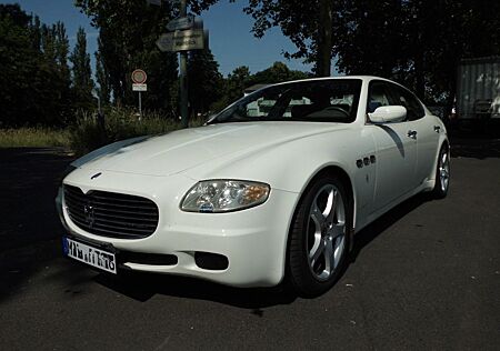 Maserati Quattroporte Liebhaberfahrzeug nur 69.800 KM Tüv 03/2027