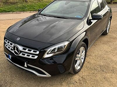 Mercedes-Benz GLA 180 DCT -