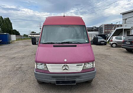 Mercedes-Benz Sprinter 212D