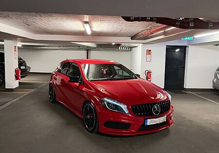 Mercedes-Benz A 180 AMG Line Night Paket