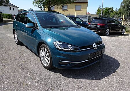 VW Golf Volkswagen VII Var. Highline LED,Navi,Blueth.,Standhzg