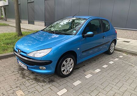 Peugeot 206 1.1 TÜV 2 Jahre Anhängerkupplung