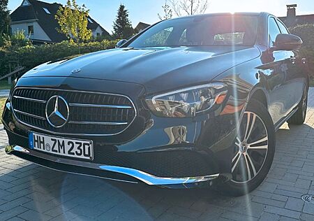 Mercedes-Benz E 220 d Autom. - schwarz scheckheftgepflegt