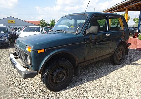 Lada Niva 1.7i 4x4 Only