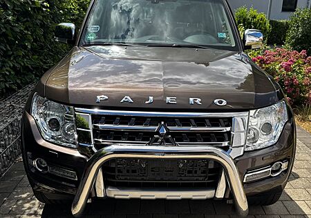 Mitsubishi Pajero 3,2 DI-D 4WD Final Edition Automatik ...