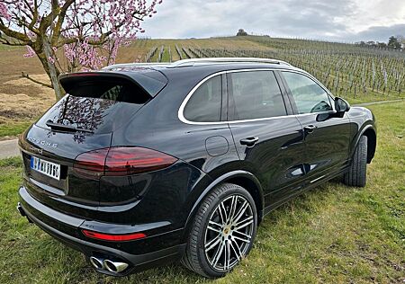 Porsche Cayenne S Diesel mit Approved Garantie