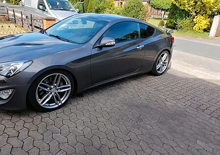 Hyundai Genesis 3.8 V6 Automatik -