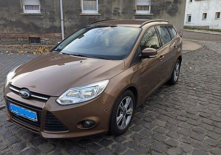 Ford Focus 1,6TDCi 77kW ECOnetic SYNC + Winterpaket