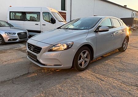 Volvo V40 Momentum *Navi*Kamera*1.Hand*AHK