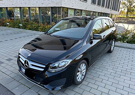 Mercedes-Benz B 180 -