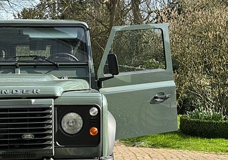 Land Rover Defender 110 keswick green * fast ein Neuwagen *