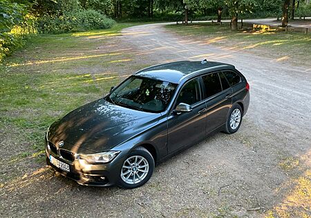 BMW 320d Touring Advantage Advantage