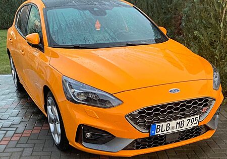 Ford Focus 2,3 EcoBoost ST Styling Vollaustattung!