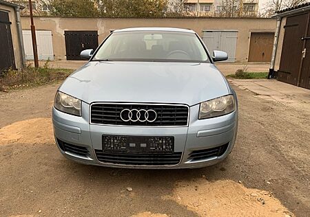 Audi A3 1.6 Attraction Tempomat Klimaaut. 8-Fachber.