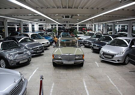 Mercedes-Benz 240 240D W123 *H-Zulassung*Schiebedach*Scheck-Heft*