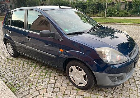 Ford Fiesta 1.3 51 kW , Klima !!