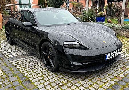 Porsche Taycan - -