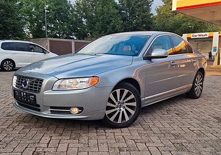 Volvo S80 D3 Momentum LEDER NAVI SCHECKHEFT TÜV/AU NEU