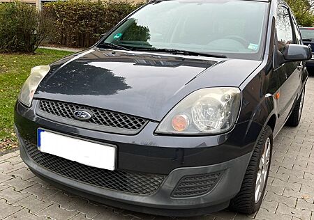 Ford Fiesta 1.4 Scheckheft Allwetterreifen TÜV NEU