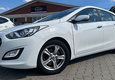 Hyundai i30 cw blue Style 8Fach HU/AU NEU L-Heizung SHZ