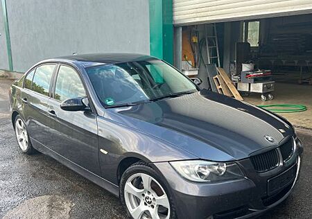 BMW 320i -