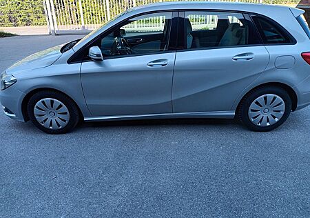 Mercedes-Benz B 220